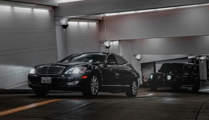 Luxury limousine in Toronto for weddings, corporate events, and airport transfers