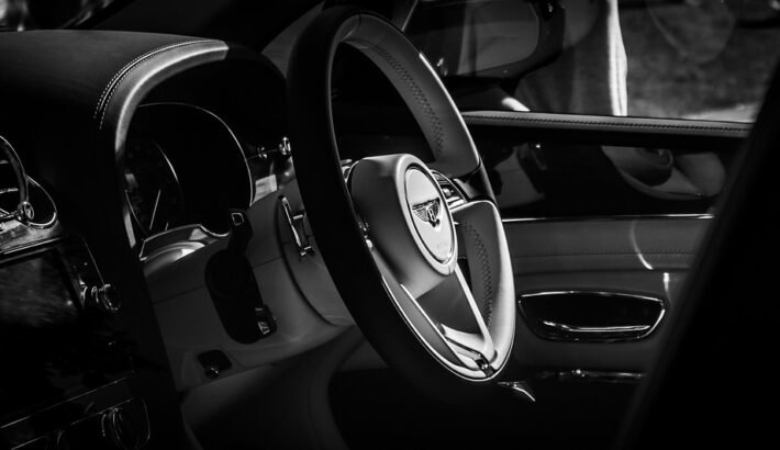 Affordable limousine service with chauffeur for airport transfers