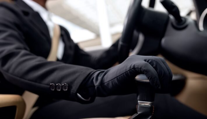 Toronto airport limo service at Pearson International – chauffeured black luxury car for VIP travel