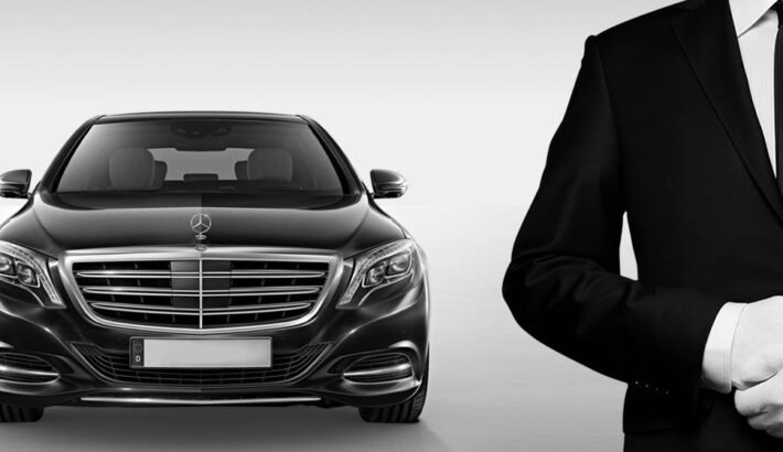 Luxury black limo parked near Dundurn Castle in Hamilton Ontario